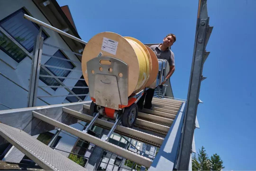 智能爬楼机促销价格,载人爬楼机批发价