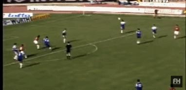 支点中锋踢前腰,足球支点中锋的位置和打法