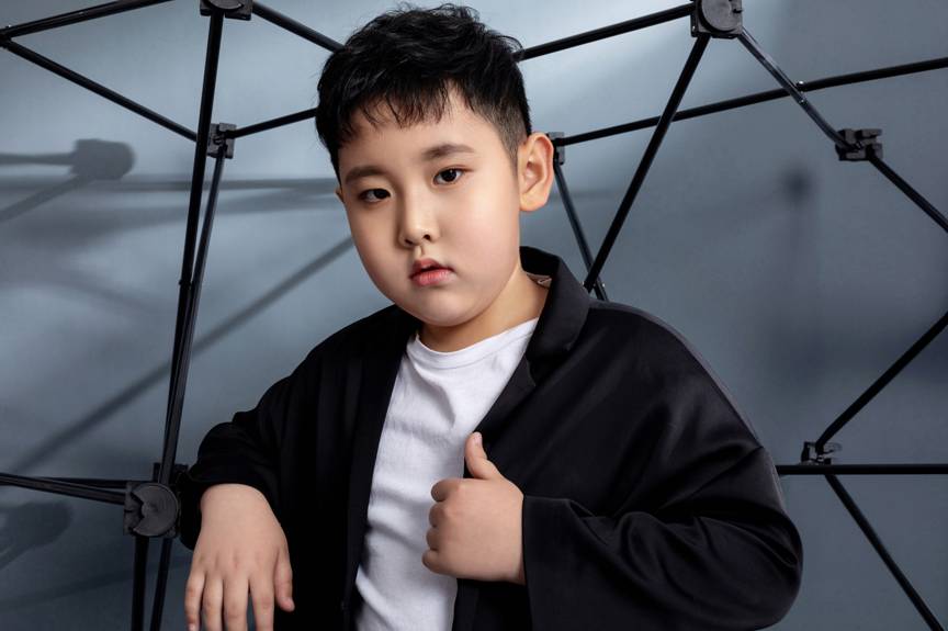 萌酷小童星成乐轩：演艺路上勇往直前的“特战少年”