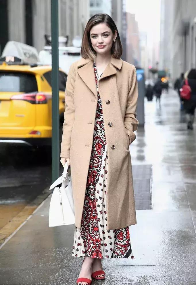 经典大衣的多种时髦穿法,裙摆大衣怎么穿好看