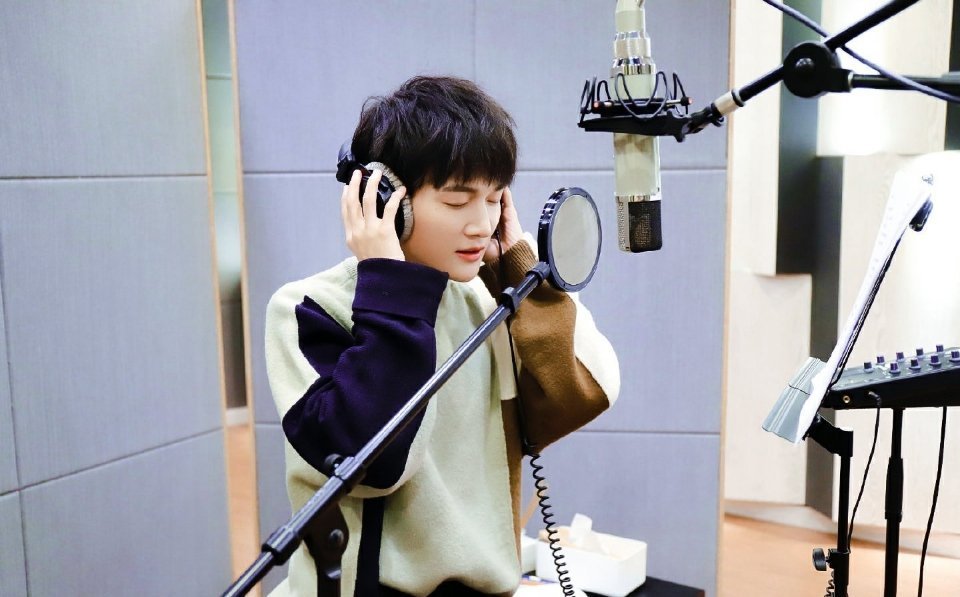 一个月发了七首歌曲,周深的资源为什么会这么好?