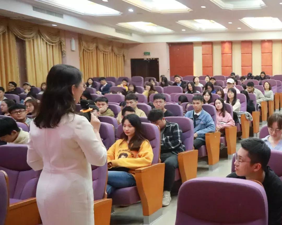 如何成为优秀的总裁助理？潘玲老师是这样指点大学生的