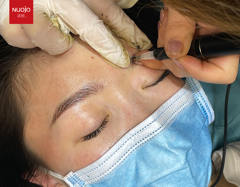 纹眉后一般出现不舒服在什么时候,纹眉补色后出组织液还头晕