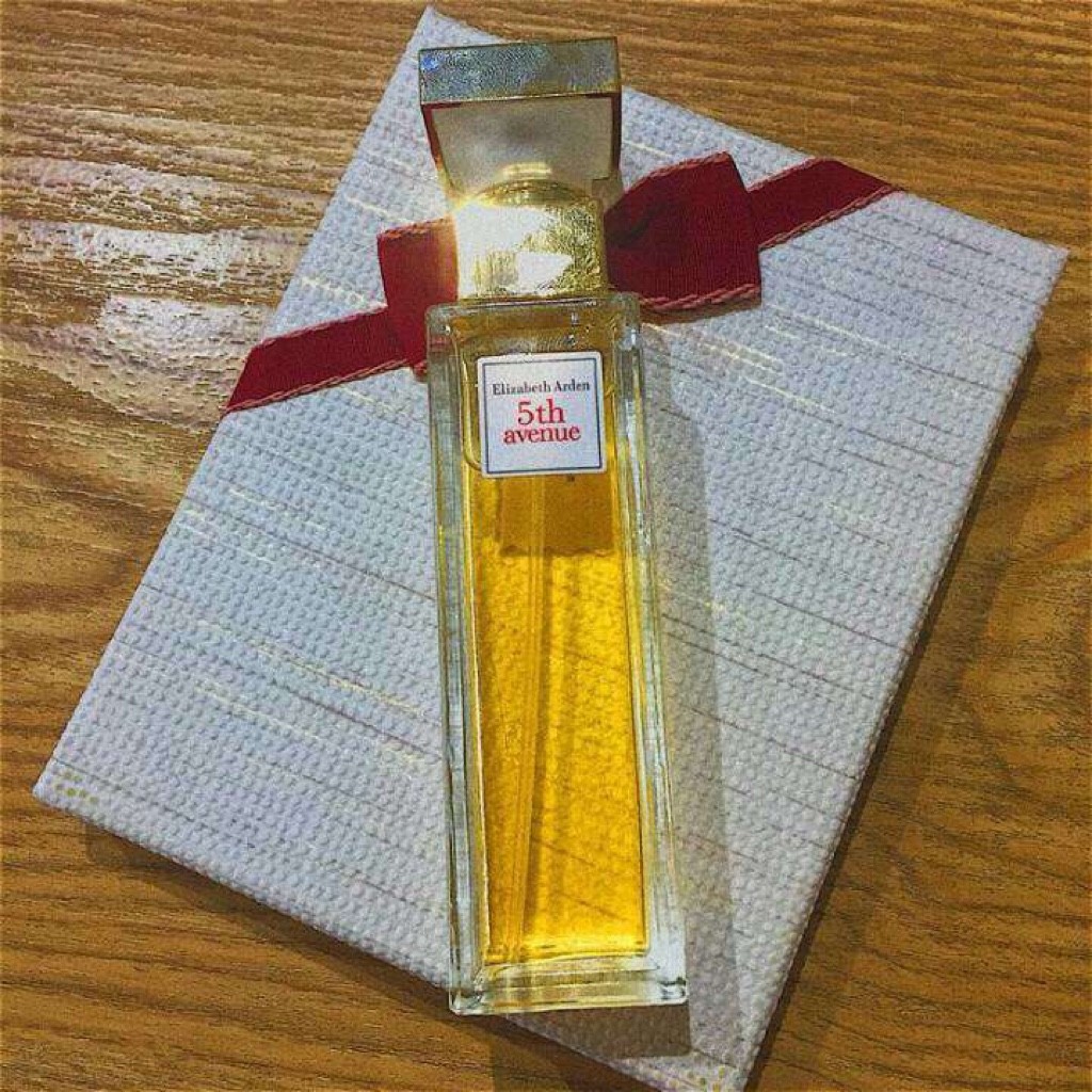 伊丽莎白雅顿香水各香型适合人群,伊丽莎白雅顿香水各款测评