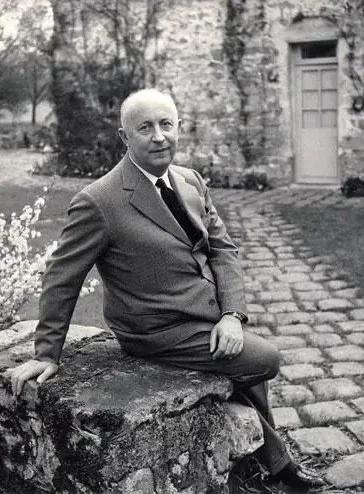 服装设计师有名人物,服装设计顶级设计师