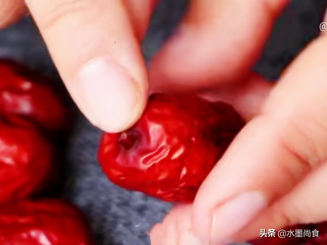 买红枣时,挑越大越好吗?会选的只看5点,遇到这2种白送也不要