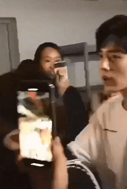 杨幂被拍素颜照,杨幂遭工作室曝光素颜照