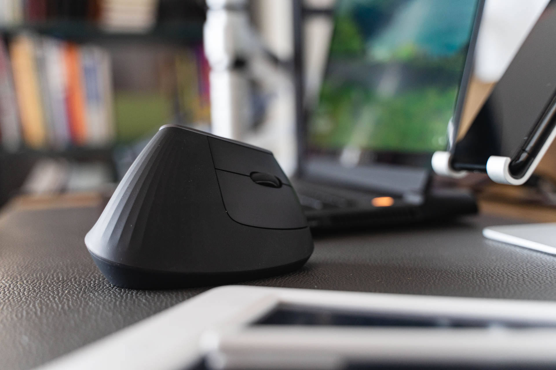 罗技mxvertical按键的功能,罗技mxvertical垂直鼠标拆解