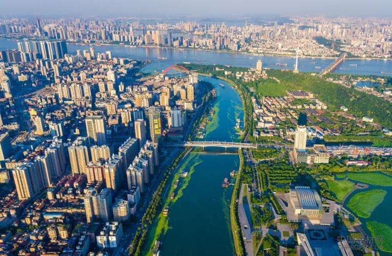 武汉pk成都哪个才是中国第五城,中国第五城市之争南京与武汉