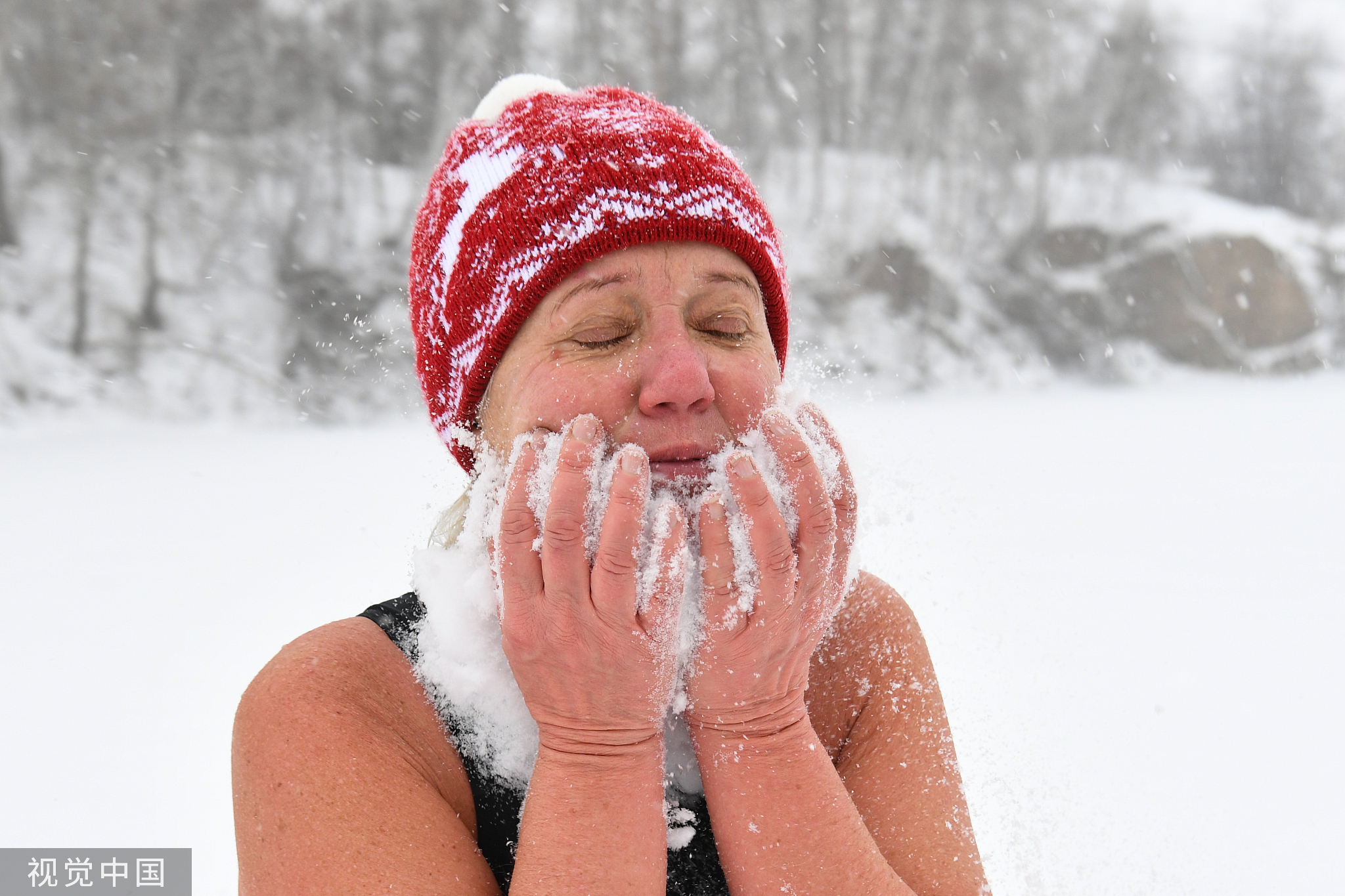 俄罗斯新西伯利亚雪,俄罗斯冰雪湖里冬泳