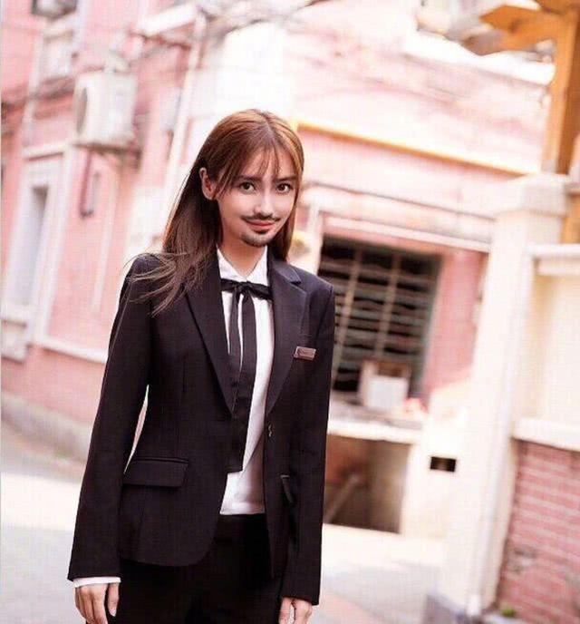 女星长胡子是怎样一种体验？颖宝俏皮，孙俪搞笑，baby丑哭了