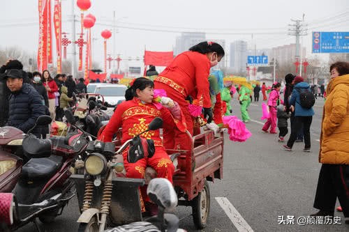 俗语：“三十断红，四十断绿”, 啥意思？以前农村人的穿衣讲究！