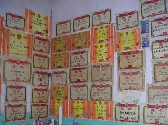 90后13岁辍学打工17岁逆袭,70后大姐摆摊创业之路