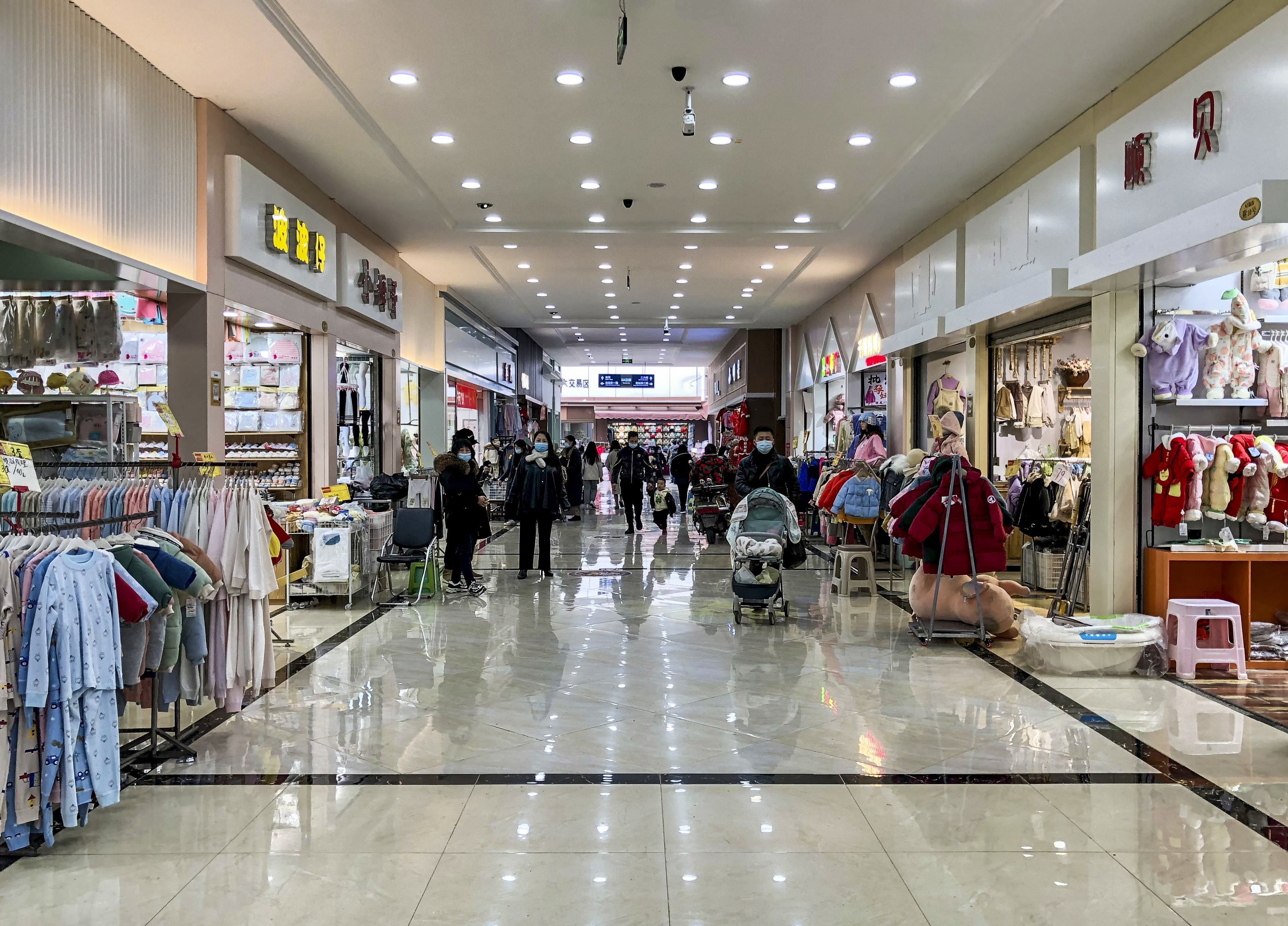 曾是成都“最牛”的服装城，凌晨三点就开始营业，单日能卖十几亿