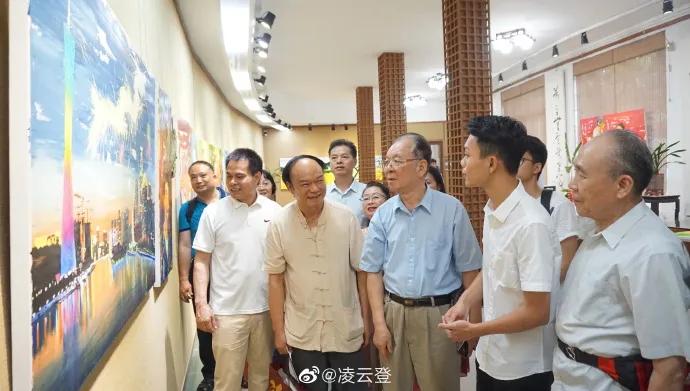 16岁男生上课画画被骂,15岁男孩画画被老师责备