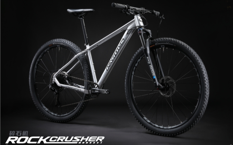 佳沃软尾山地车4999,java软尾山地车2999和4999对比