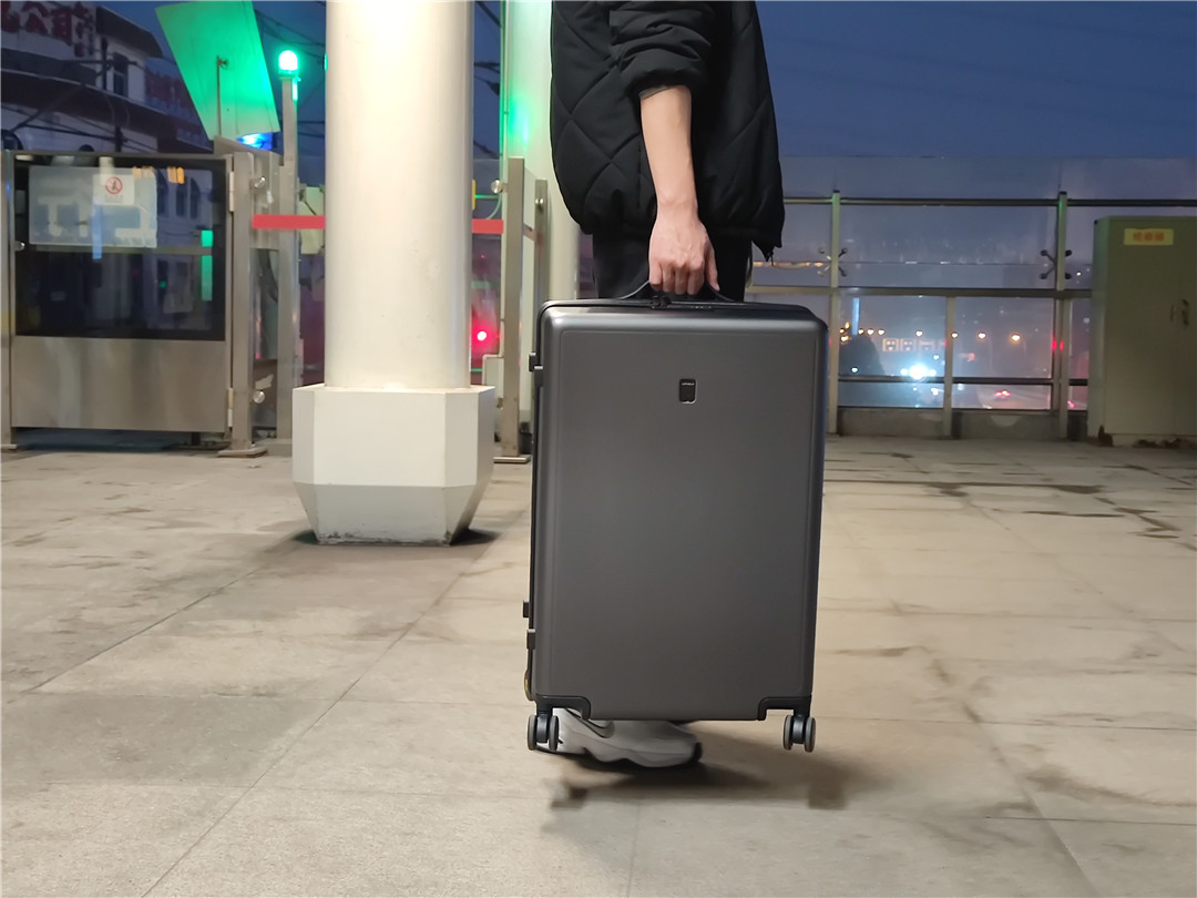 地平线8号旅行箱对比旅美旅行箱,2023年最流行的高端旅行箱