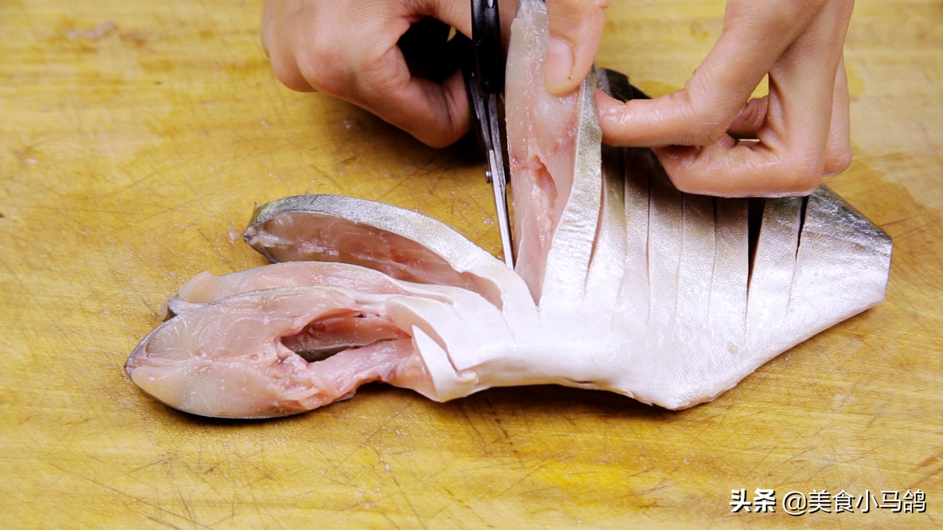 继续清理年货库存，教你做一道颜值爆表的清蒸鱼，晒朋友圈后火了