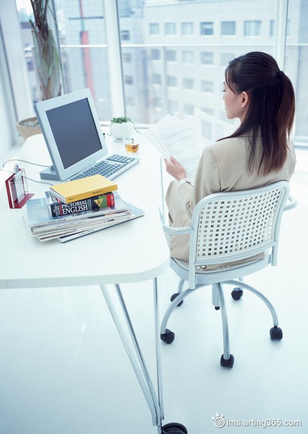 宣布破产后,我妈说40岁女人找工作应该去刷碗