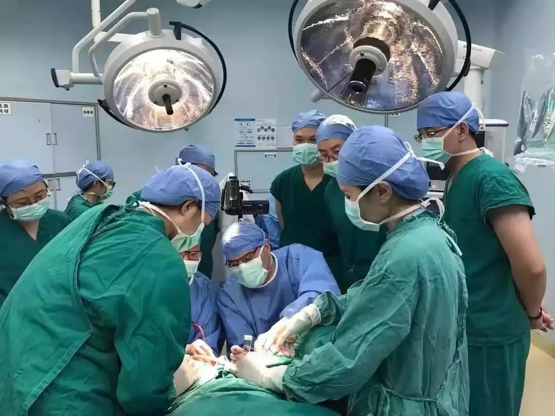 中外医生联合救治病人,多学科专家联手成功挽救患者生命