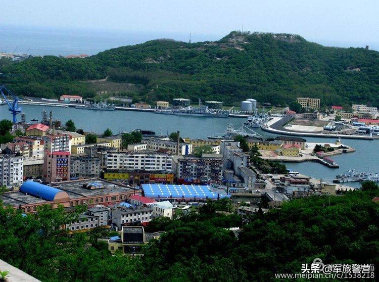 时隔多年老连长带老兵回归军营,三位老战友回忆当年军旅