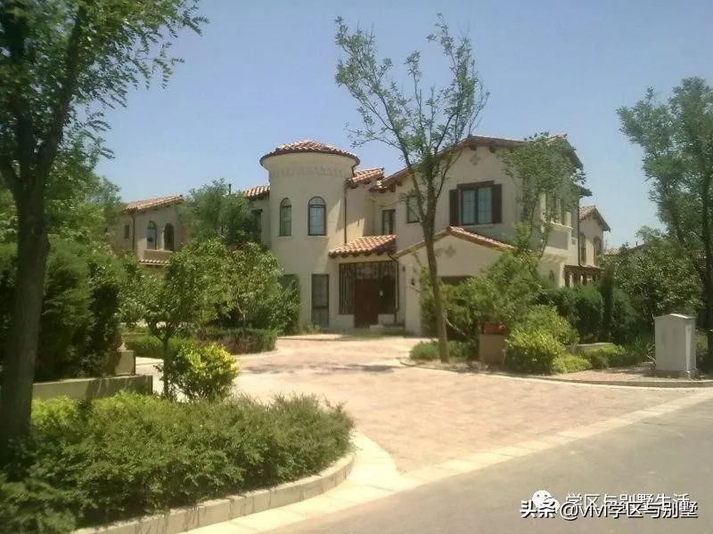 格拉斯小镇别墅外观图,格拉斯小镇2000平别墅