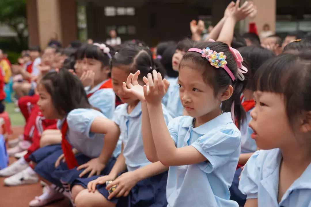 钱塘小、中山小千人晨会，看约克英语外教如何轻松hold住全场！