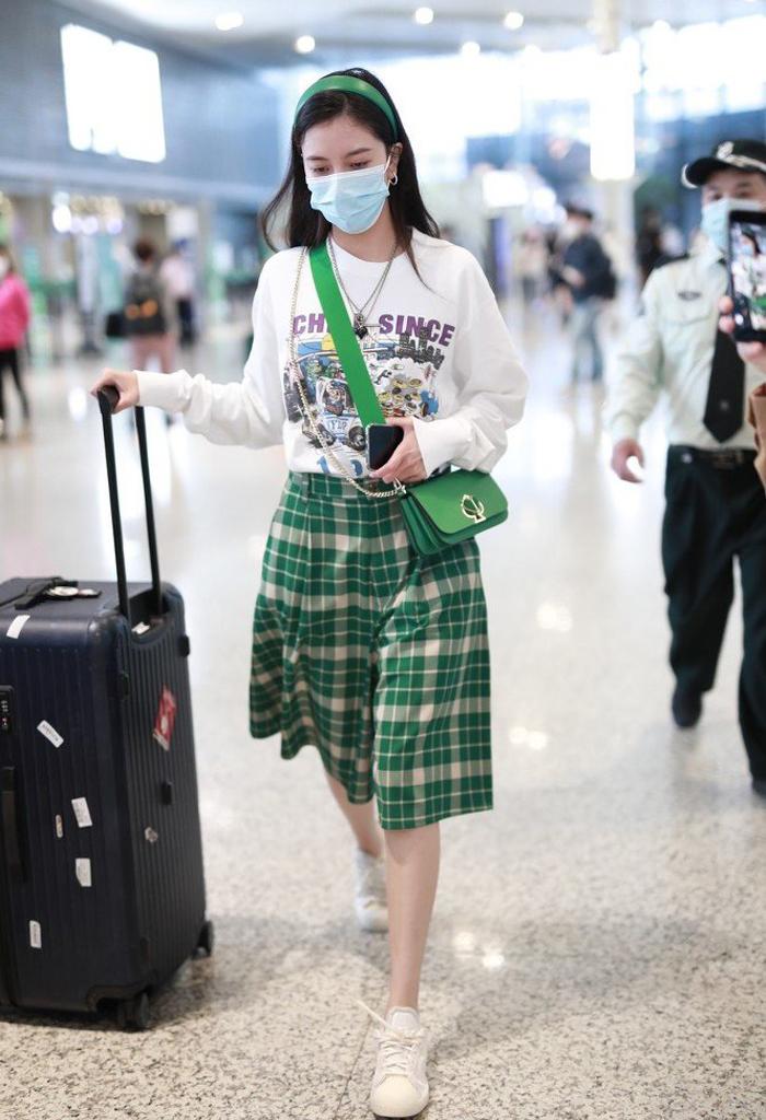 这个秋天“抹茶包”终于火了，时髦亮眼还很百搭，难怪明星都爱背