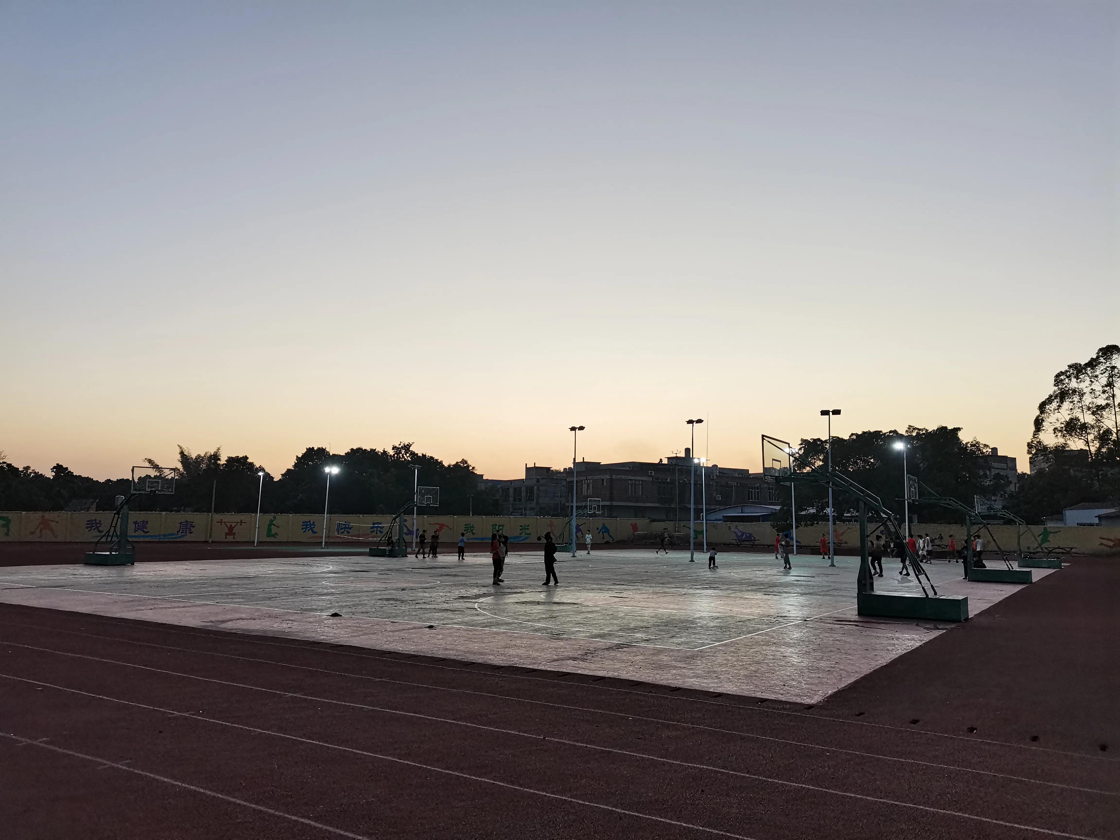 乌中,黄昏即景开头