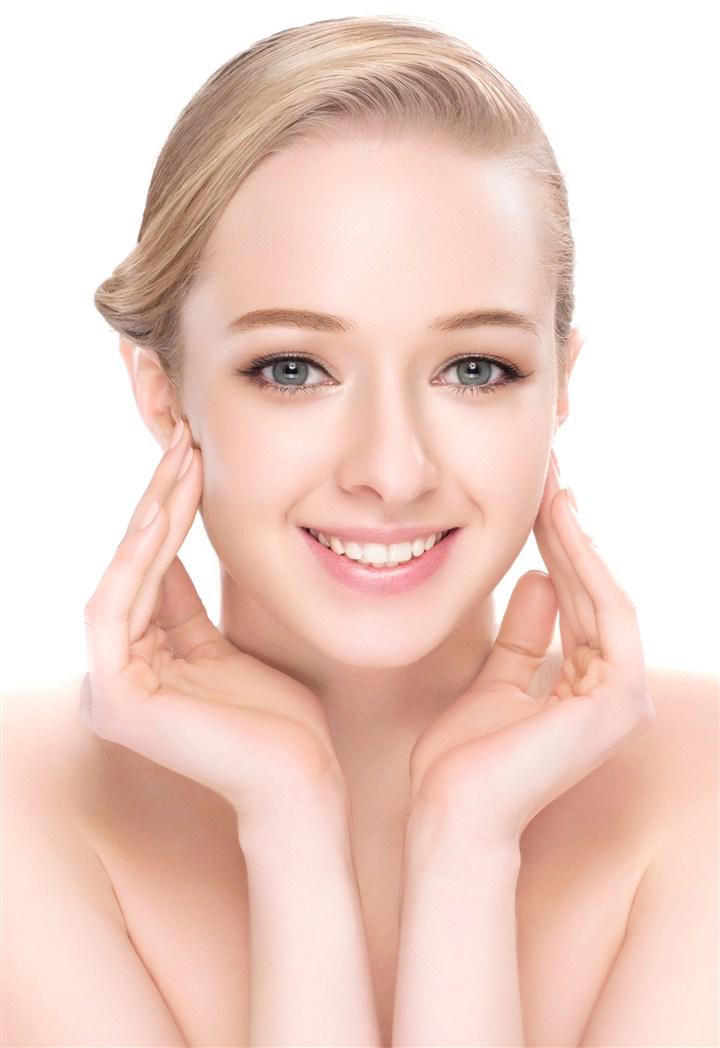 皮肤黑适合用什么样的遮瑕膏,肤色不均匀用遮暇膏还是遮瑕液