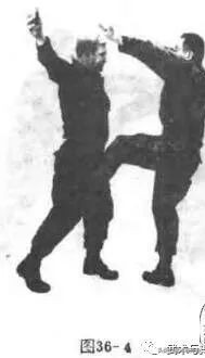 被单手擒拿住如何反击,擒拿两手被抓怎么破解