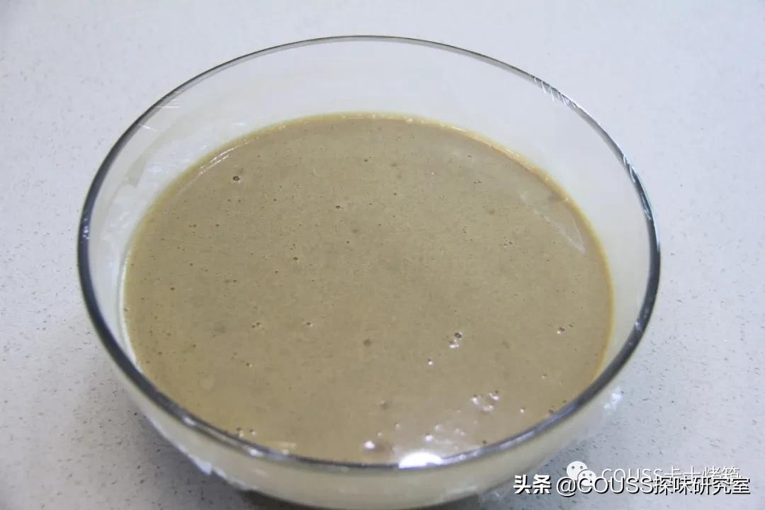 让密集恐惧症集体绕道的蜂巢蛋糕