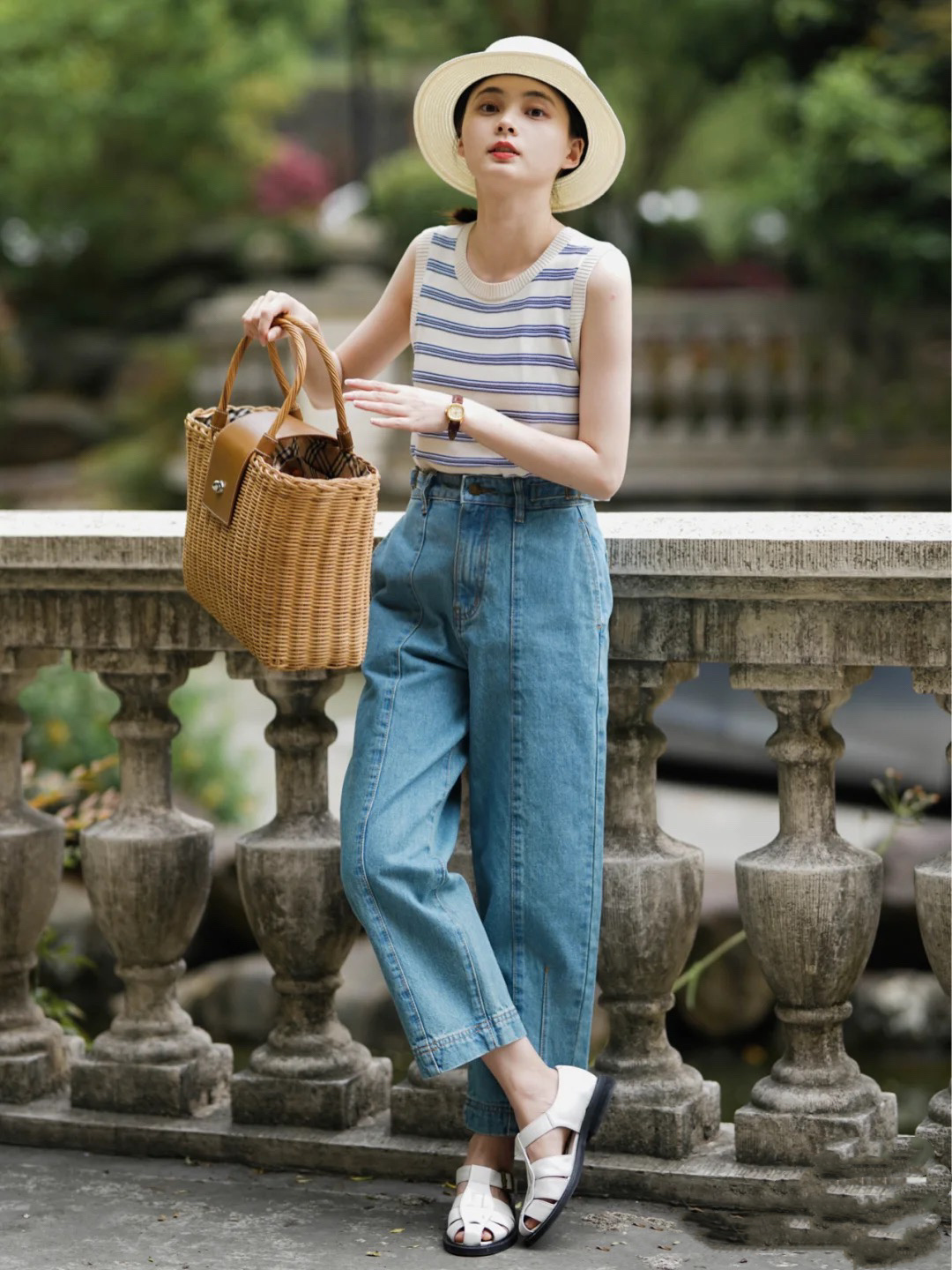 牛仔裤颜色深了如何变浅呢,浅色牛仔裤和深色牛仔裤