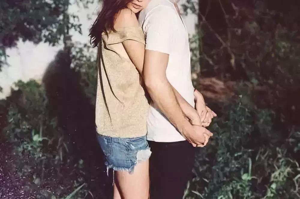 摇晃的流年，谁不是左手沧桑，右手痴狂？