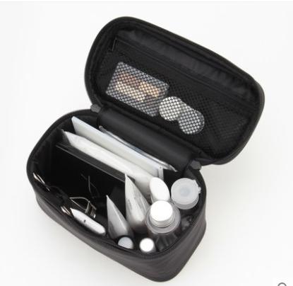 出门旅行收纳化妆包,外出旅行收纳包简简单单的