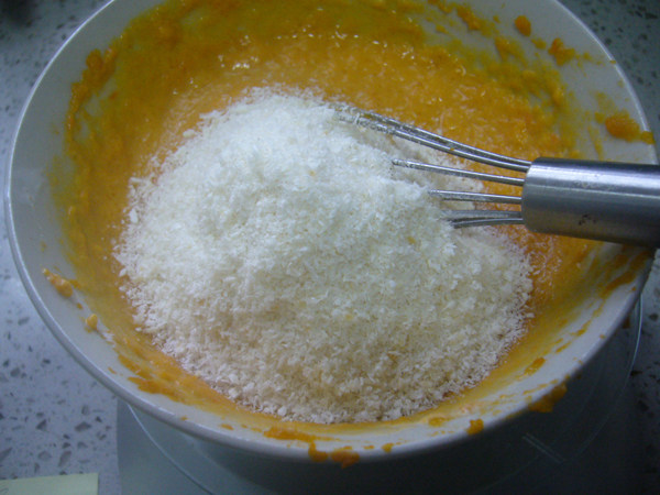 椰香南瓜派做法,小甜品奶香南瓜派简单易做还好吃