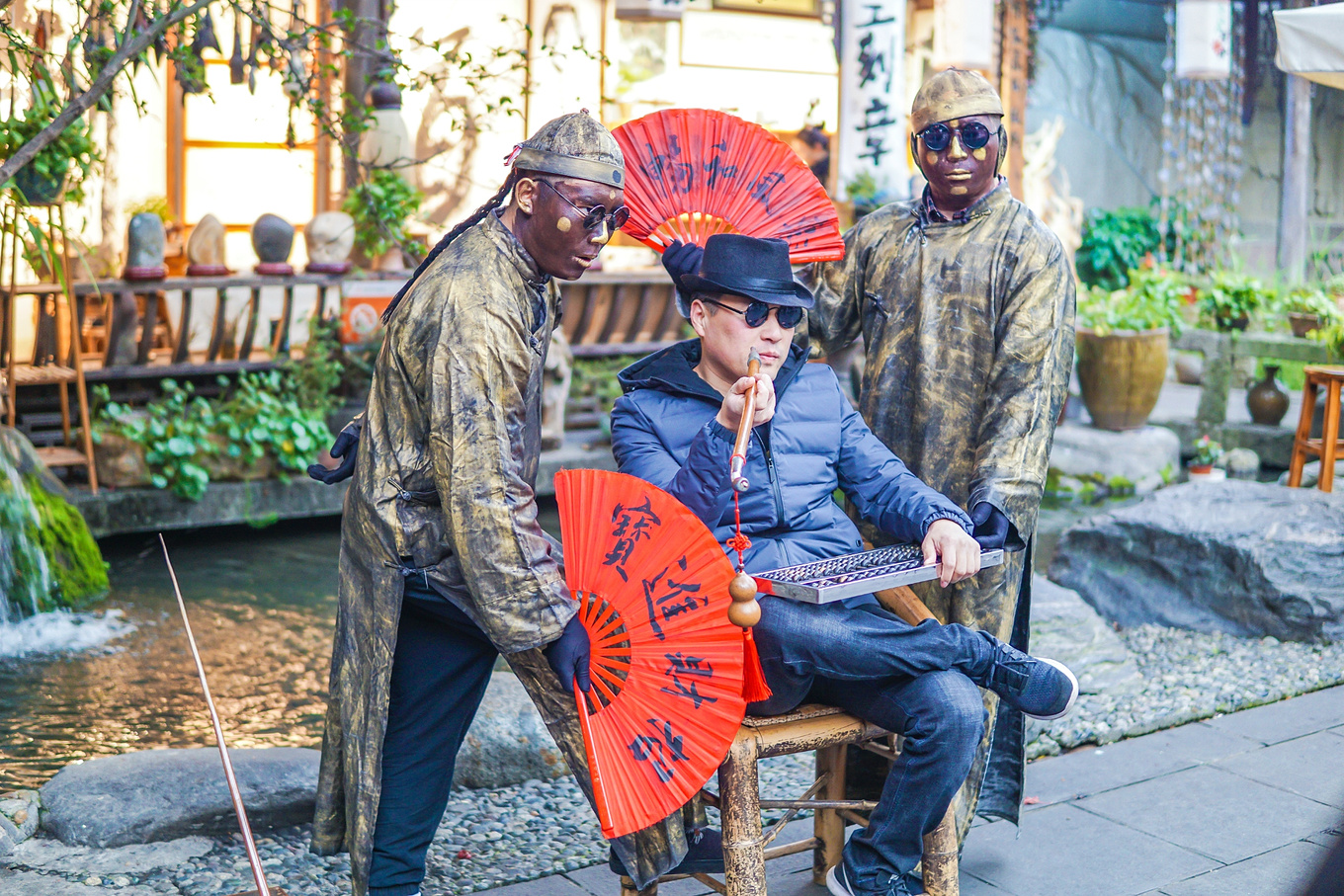 成都旅游最值得去的3个景点，武侯祠看历史，锦里宽窄巷子吃到撑