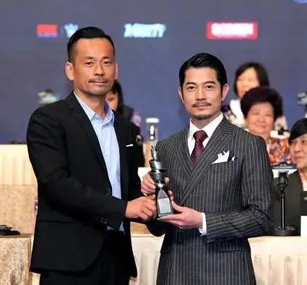 世纪恋崩了！收3亿分手费，4个孩子都不要了？