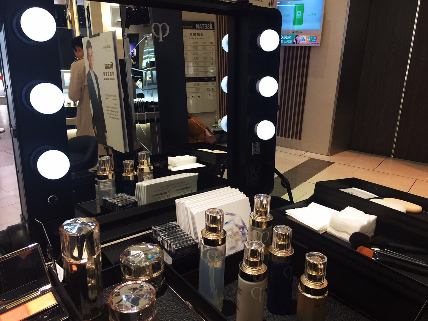 奢美密钥至臻尊耀CPB肌肤之钥璀璨亮相成都伊势丹