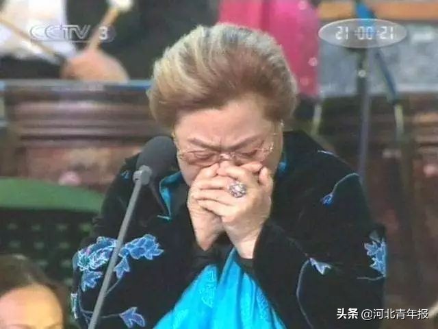 86岁郭兰英的一跪，让人掉泪！这一切源自周总理对她说的“传下去”