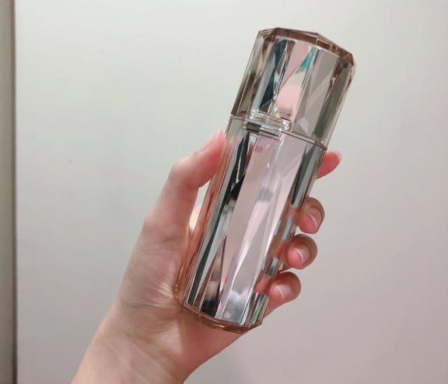 雅顿和cpb哪个精华好用,女生最值得入手的护肤品