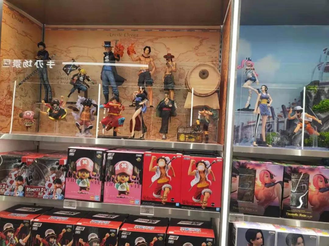 探店|KK集团潮玩店X11:联名手办火热,背后是年轻人的情绪投射