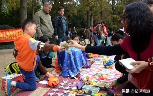 不起眼的路边摊轻松月入三万,一家30平的小店如何一年挣100w