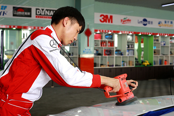 郑州汽车美容,郑州哪里拿钱去学汽车美容技术