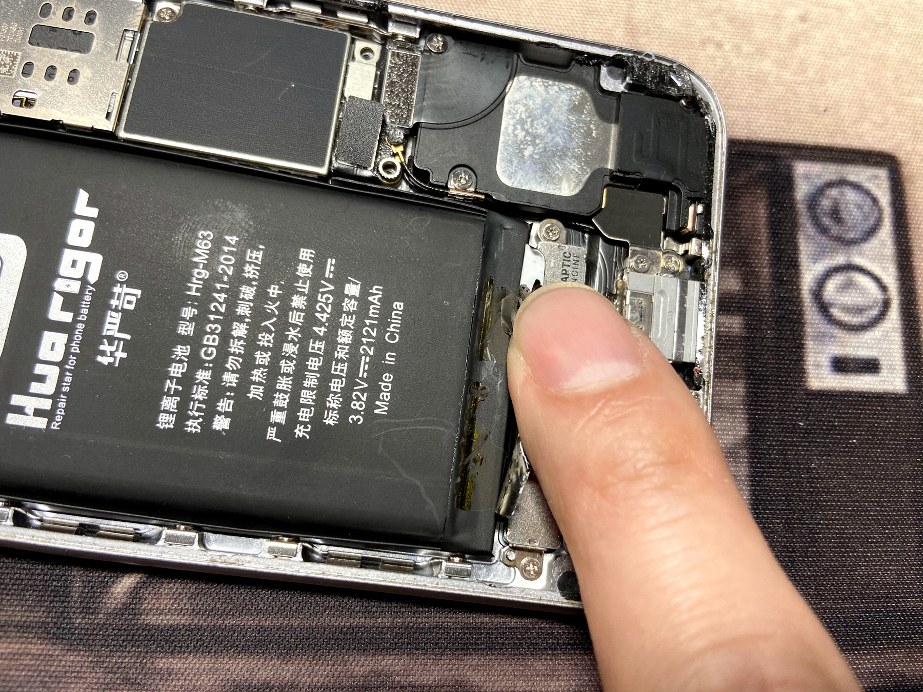 今天给2年717次电池循环次数的苹果6s动了个手术,纯干货多细节)