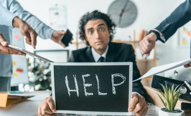 同事找我换班，我有事拒绝，收到主管微信，我“气笑了”