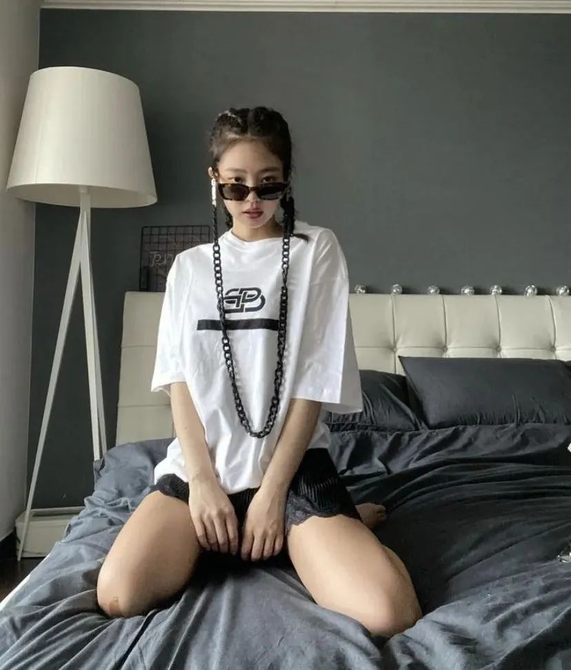 jennie甜酷风穿搭,jennie新造型lisa同款穿搭