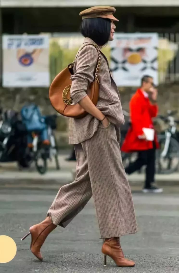 今年短靴怎么全部圆头的,划重点今年流行的短靴怎么穿