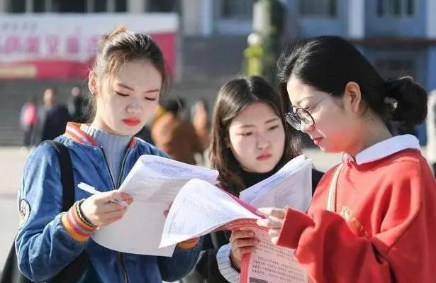 “人均985”的时代,二本生丢人吗?事实证明“专科生”才是常态