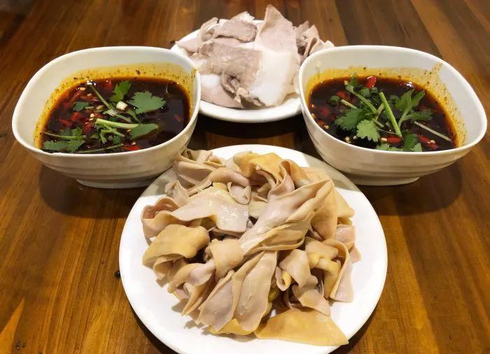 因为“吃内脏”的过场多,四川人直接分成了3个派别